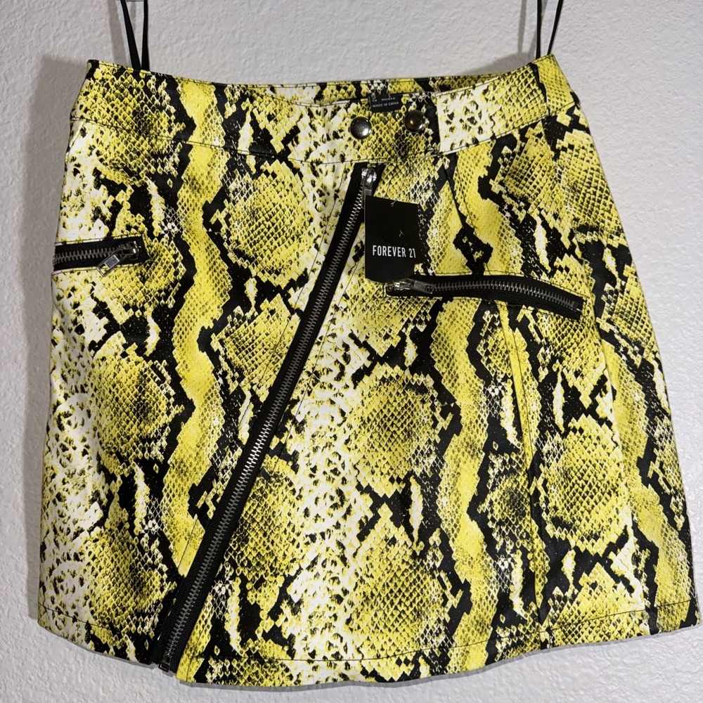 Forever 21 Yellow Snakeskin Faux Leather Mini Skirt Moto Zip Size Small‎ Y2K NWT